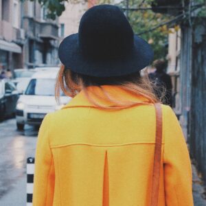 가을에 어울리는 패션 모자